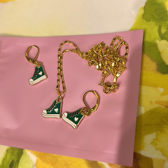 NWT Handmade Chain / Earrings Alloy Sneaker Set High-tops stylish get a pair - Picture 3 of 3